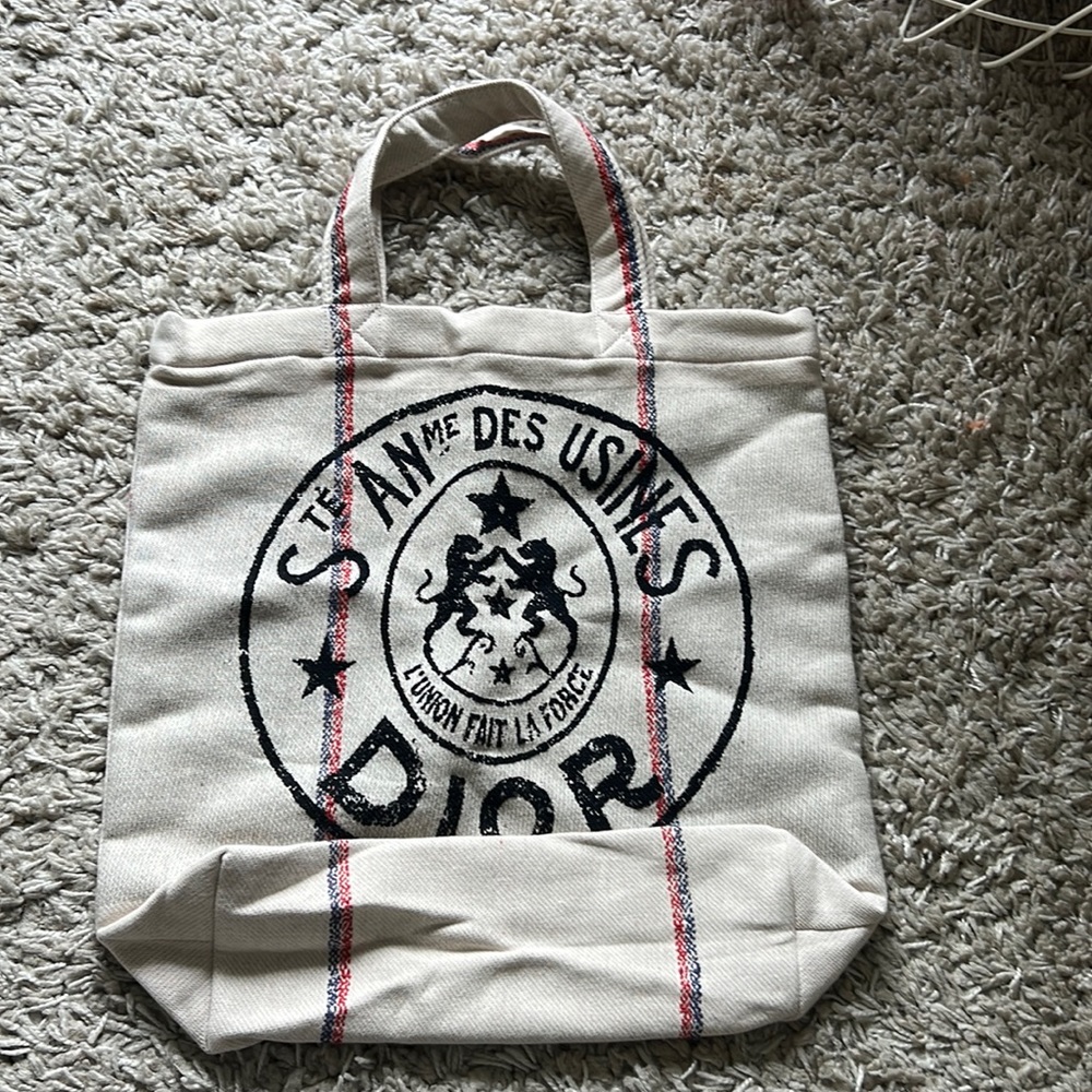 Authentic from boutique Dior canvas tote.
Machine washable!!